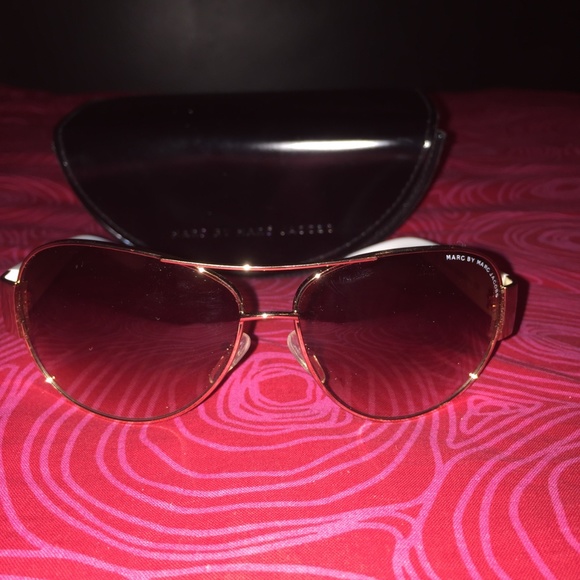 BRAND NEW Marc Jacobs sunglasses with case - Picture 3 of 3